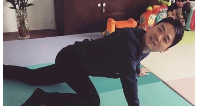 刻录机|看看刘强东和章泽天的家,地上全是女儿的玩具,真的太接地气了