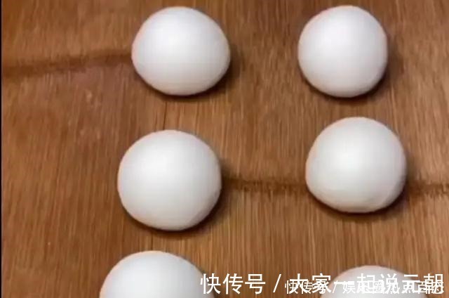 好吃|最简单的花卷，一搓一压一卷，造型有创意，既好看又好吃
