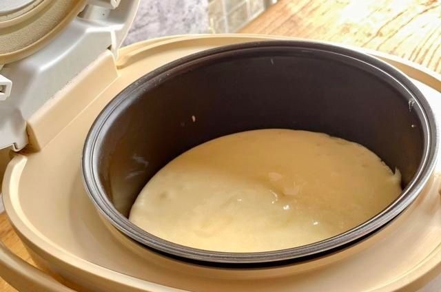 电饭锅蛋糕怎么不湿不粘还蓬松,配方和雷点依次总结,想失败都难