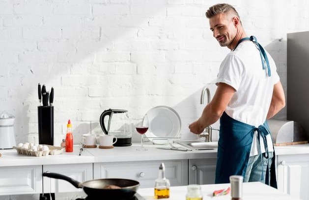 洗洁精|这样洗碗相当“喝毒”多数家庭中招，为了健康，别再傻傻忽视了