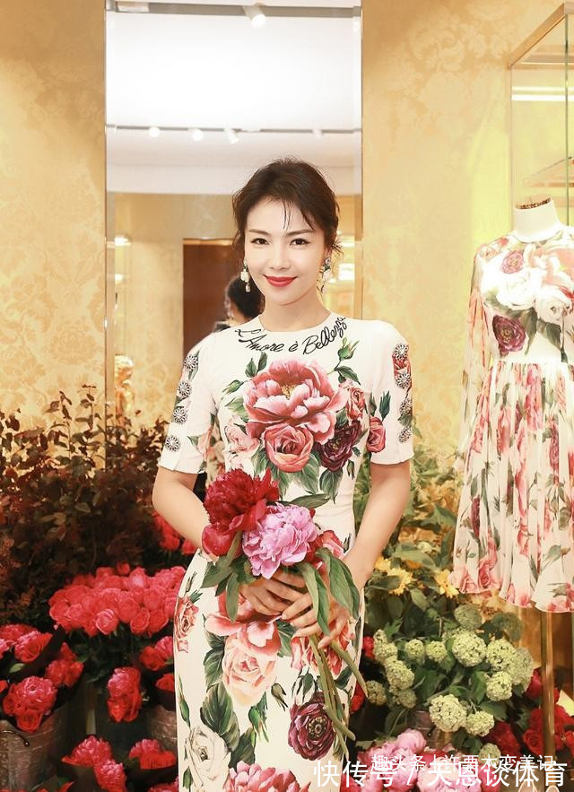 服装 女人过了40岁，别打扮的那么俗气！这5种衣服要少穿，廉价没品位