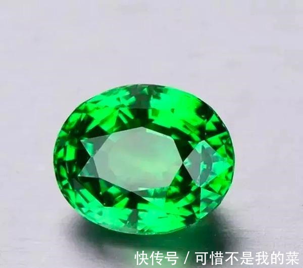 钒祖母绿 珠宝的种类繁多,这6种冷门又特别的宝石,你见过几种!