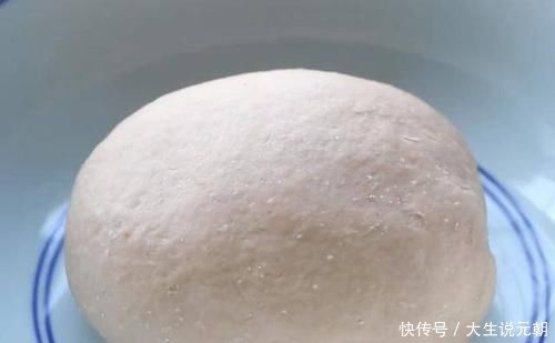 西红柿加2个鸡蛋,这样做连吃一周都不腻,无油无水,好吃又健康