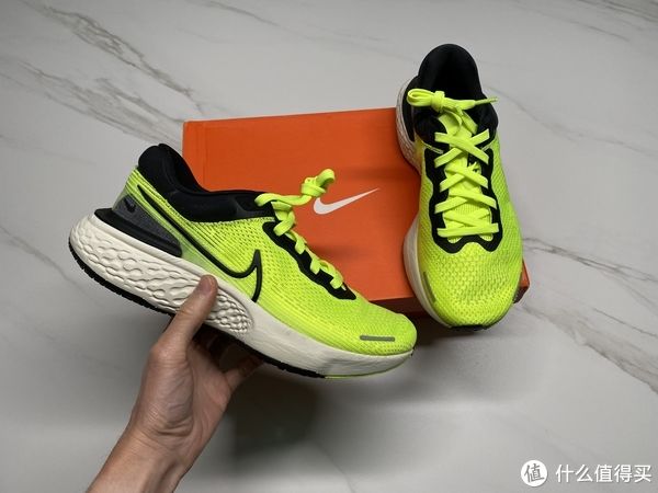 neon 全掌超厚ZOOM X缓震！NIKE ZOOM X INVINCIBLE