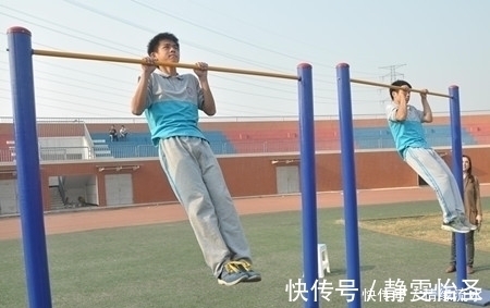 吊杠|怎样练习引体向上在三个月内才能达到100个?方法好意外!