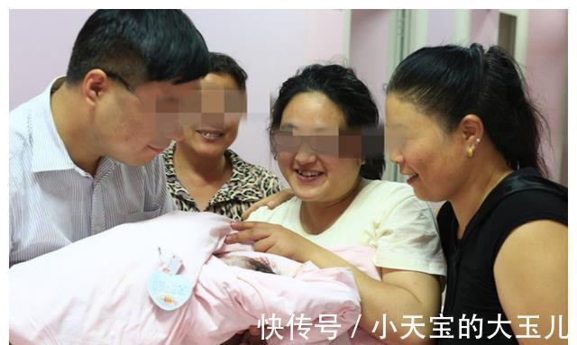 婆婆|“踩生”并非迷信说法?第一个抱孩子的人,的确很关键