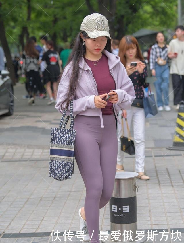 休闲|香芋紫色和朱红色系组合搭配,运动休闲风格,显温柔气质