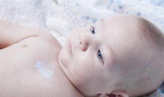 过敏|如果宝宝喝奶粉后有这3个表现，宝妈要给宝宝换奶粉了，别大意！