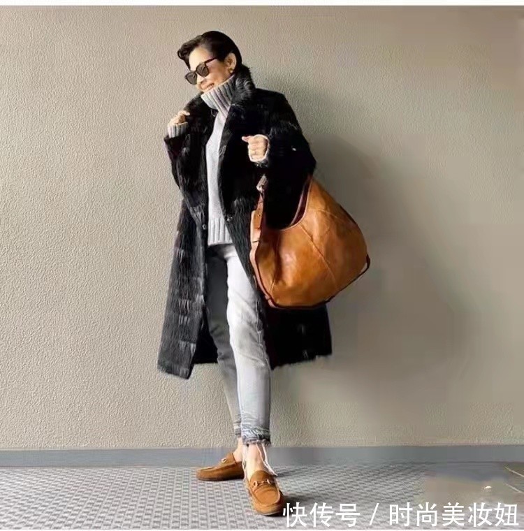 高领|这才是60岁冬季该有的穿搭,保暖不说还很洋气,大妈们该学一学