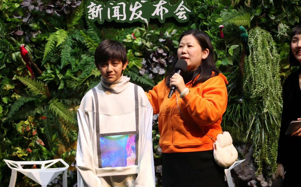 刘烨儿女近照曝光,12岁诺一五官硬朗显忧郁,霓娜高挑颜值变化大 - 360娱乐,你开心就好