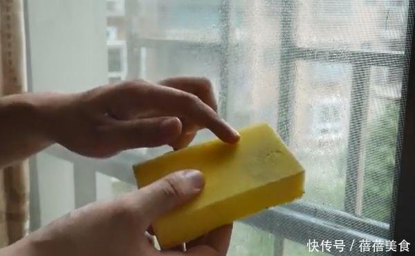 香烟|纱窗脏了根本不用拆下来洗,只需用一根香烟,纱窗立马干净如新