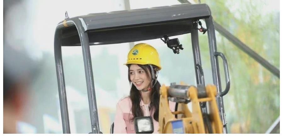 挖掘机|新一季《奔跑吧》全员挖掘机画风?baby宋雨琦都在,蔡徐坤缺席