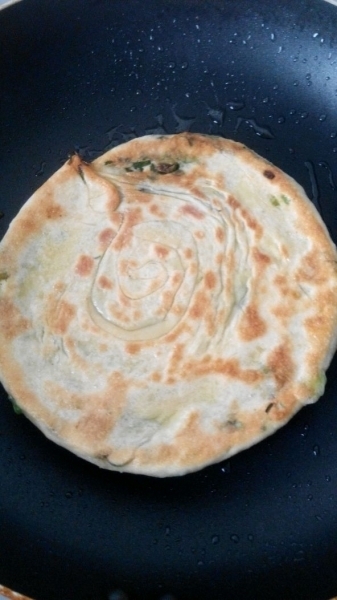 葱花饼好吃的做法,不用发面,开水一烫,层层酥脆,想做失败都难