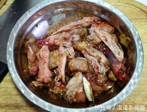 软嫩|炖鸡汤,别只知道焯水!30年大厨教你3招,肉质鲜香软嫩,无腥味