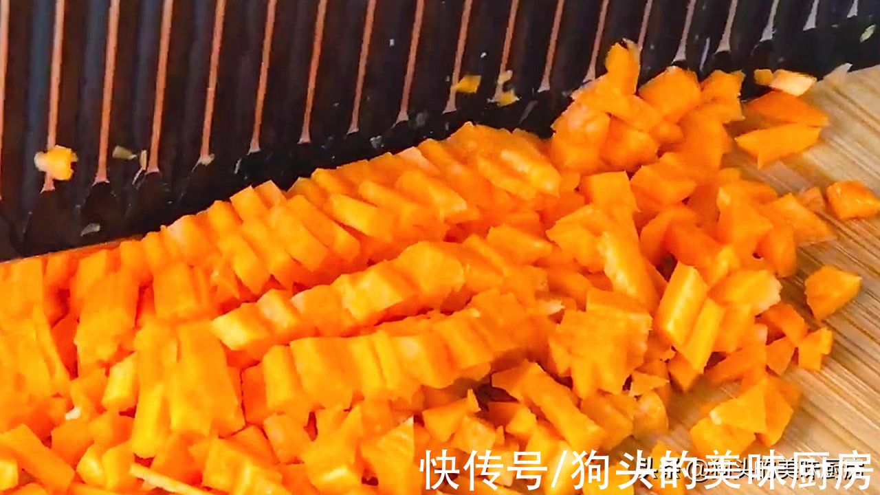 我家面粉从不蒸馒头，教你一个做法，比包子简单，比油条还香