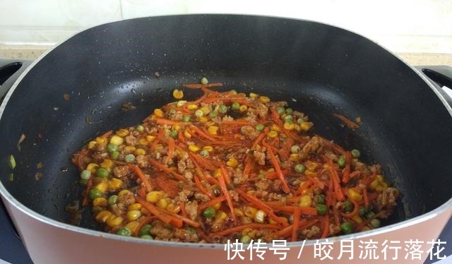 多汁|教你一道炸酱面,经典的味道,筋道的口感,酱香浓郁,美味多汁!