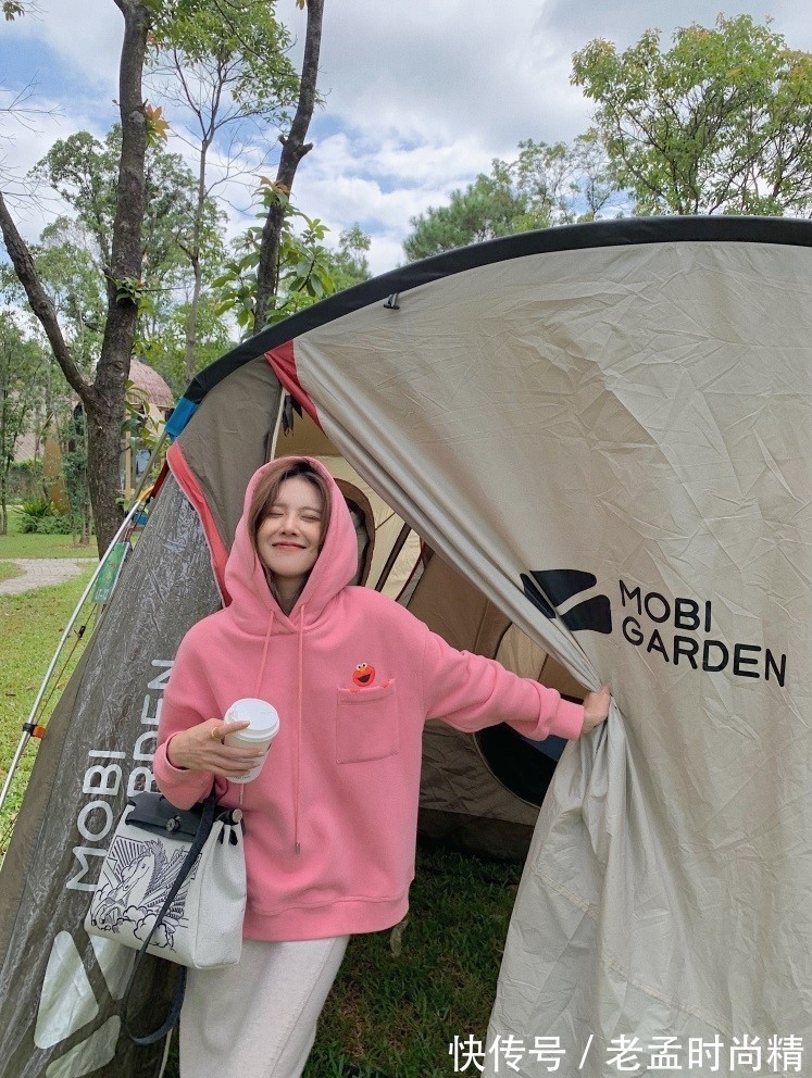 小姐姐|温暖的卫衣深秋或是冬天都是衣橱必备的款式之一