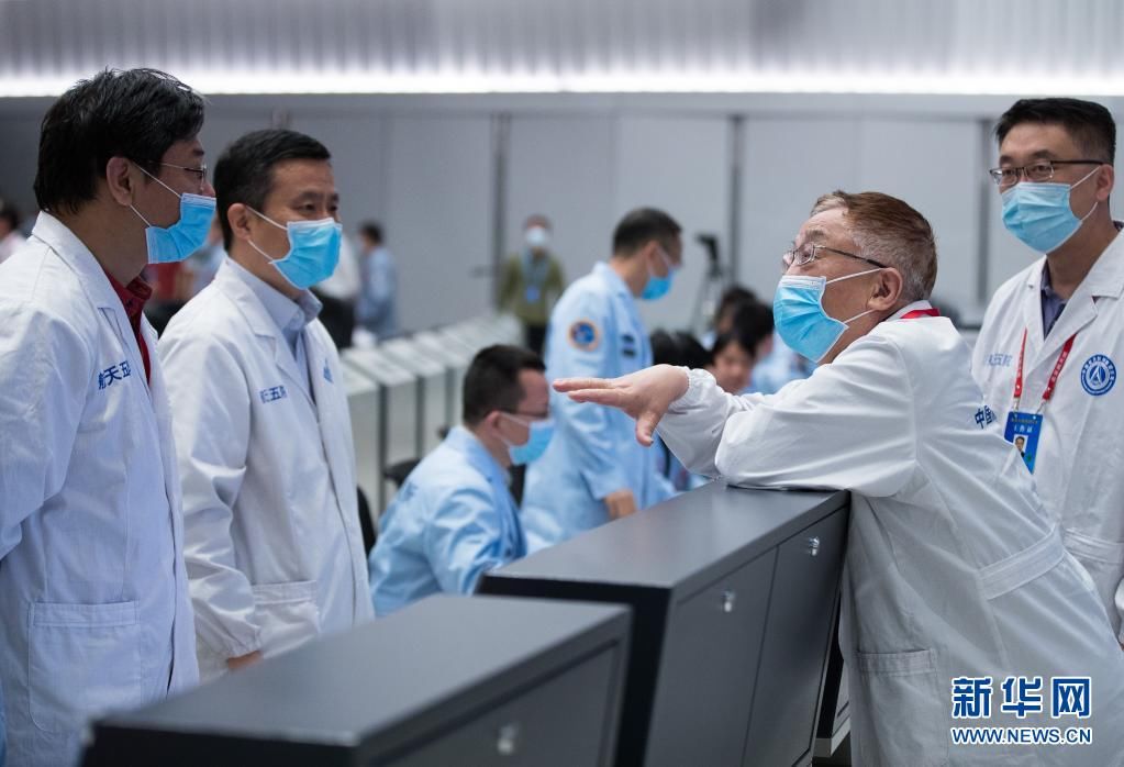 祝融号 新华全媒+丨“祝融号”火星车成功驶上火星表面