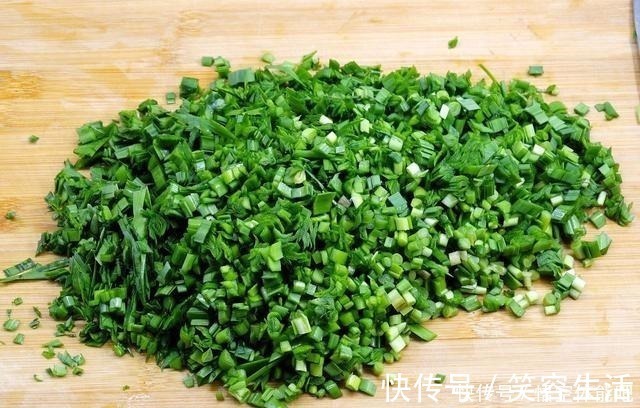水分|调饺子馅用盐的窍门，正确使用，饺子馅才能鲜香美味没有汤汁