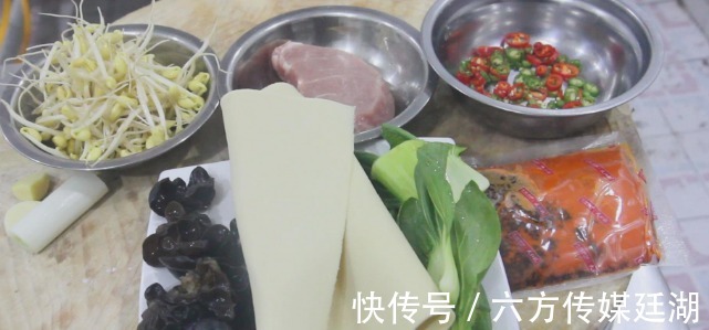 汤水|解锁经典川菜水煮肉片家常做法,肉片香辣软嫩,开胃又下饭