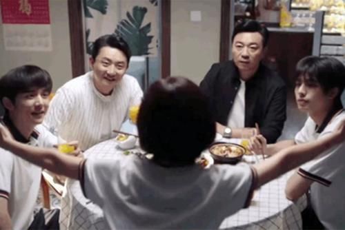 月经|“爸爸,月经是什么”?三位爸爸的不同反应,凸显情商差异