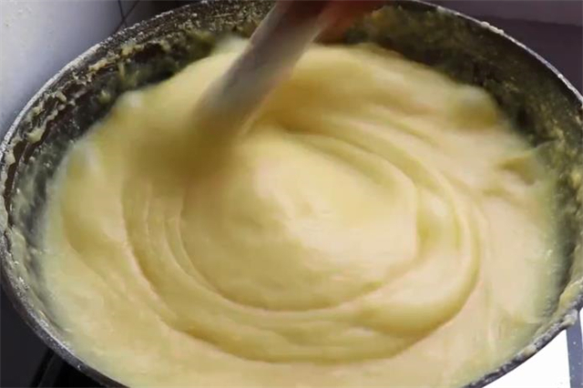 玉米面漏鱼的做法，不用擀面，不用揉面，锅里360搅，地道家乡饭