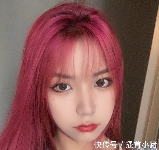 舞蹈表演|瘦脸过度太尴尬,刀小刀最新换装视频又翻车,下巴P成了锥子