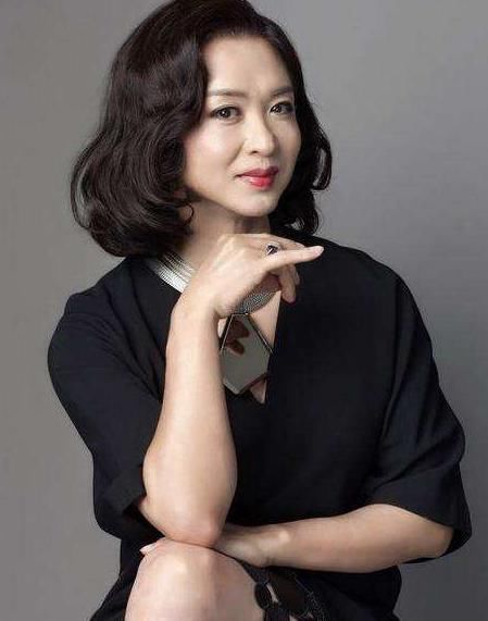 金星|金星“撕”的最狠的一位女星,被揭老底后被网友质疑,从巅峰跌落谷底