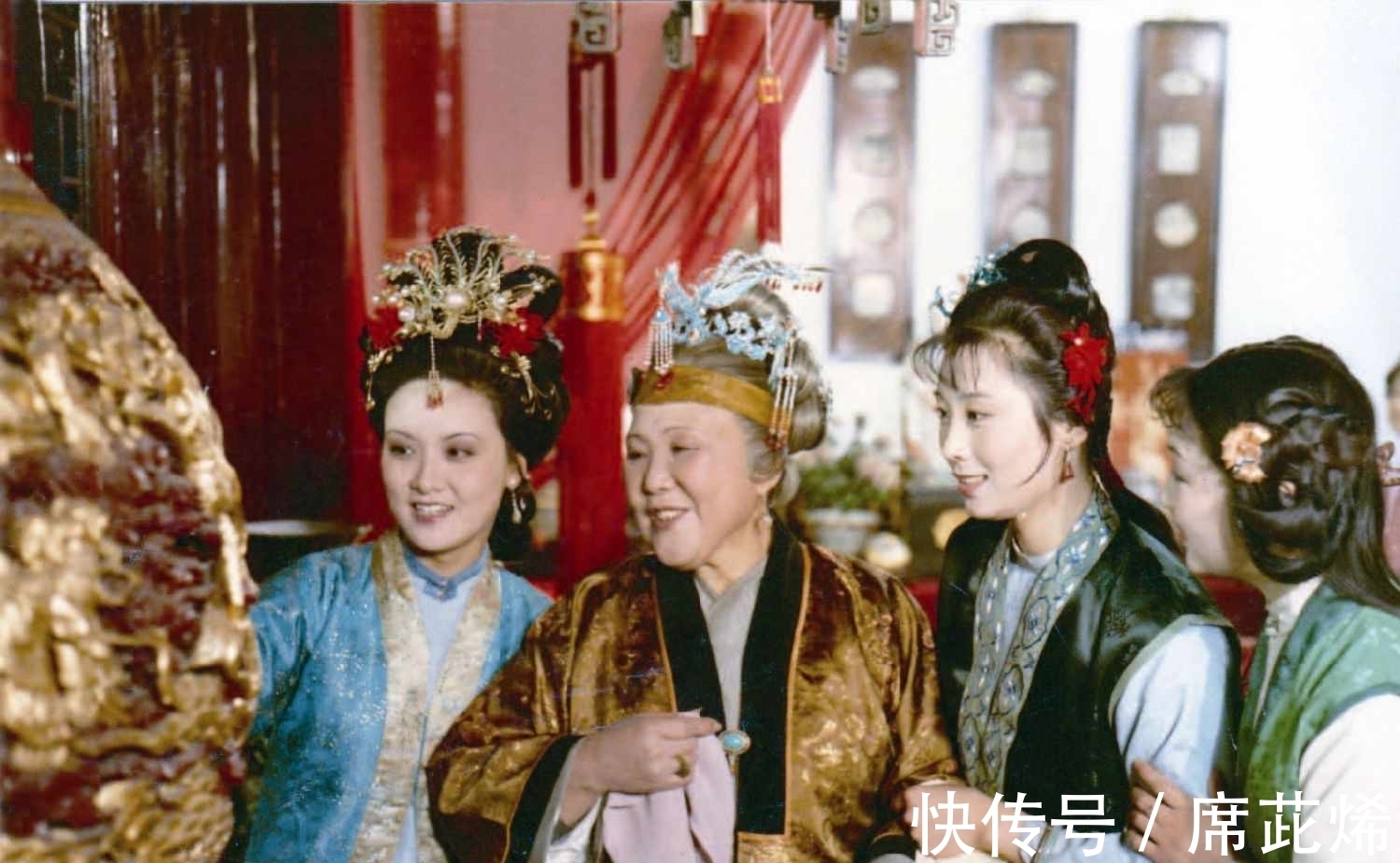 贾琏!薛宝钗的生日是哪天?为何王熙凤说二十一,探春却说是八月初三