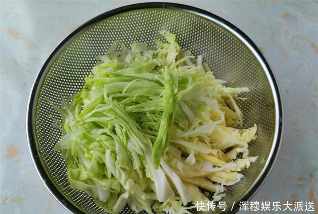 家常|夏季时令快手小炒,包菜新炒法,简单又好吃,家常做法开胃下饭