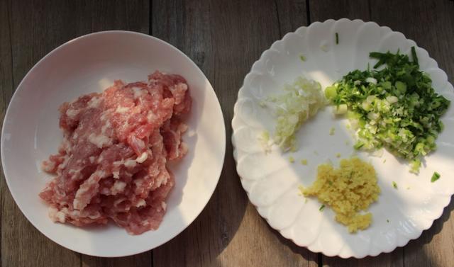 这食材不怕过期,超市13元1斤,现在抓紧多买点,天冷了买不到