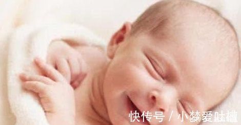 偷笑|为何宝宝睡觉时会抿嘴“偷笑”?这3点很少有人知道,宝妈别大意