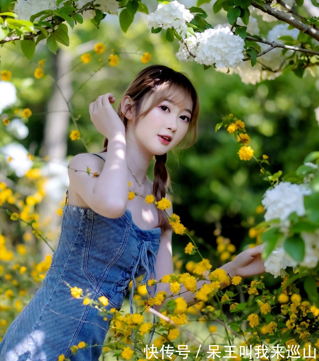 竹斋&腊月感怀·七律:莫道红尘归物外,且惊白雪落梅间