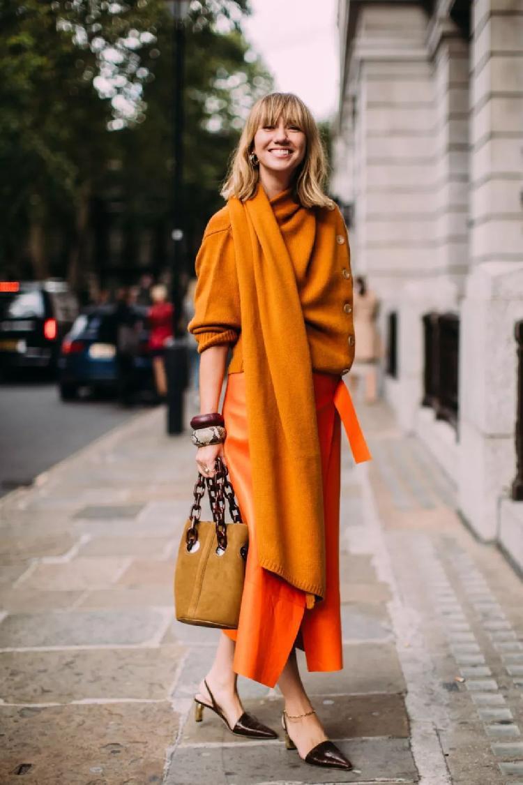 百褶裙|大毛衣+裙子, 才是2020秋冬最时髦的打开方式!