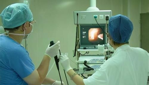 支气管结石|70岁的老爷子咳嗽多年,为何咳出“小石子”?可能是因为这种病