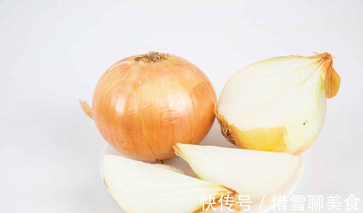 买洋葱时,紫皮和白皮差别很大,不懂买错颜色不好吃,等于浪费钱