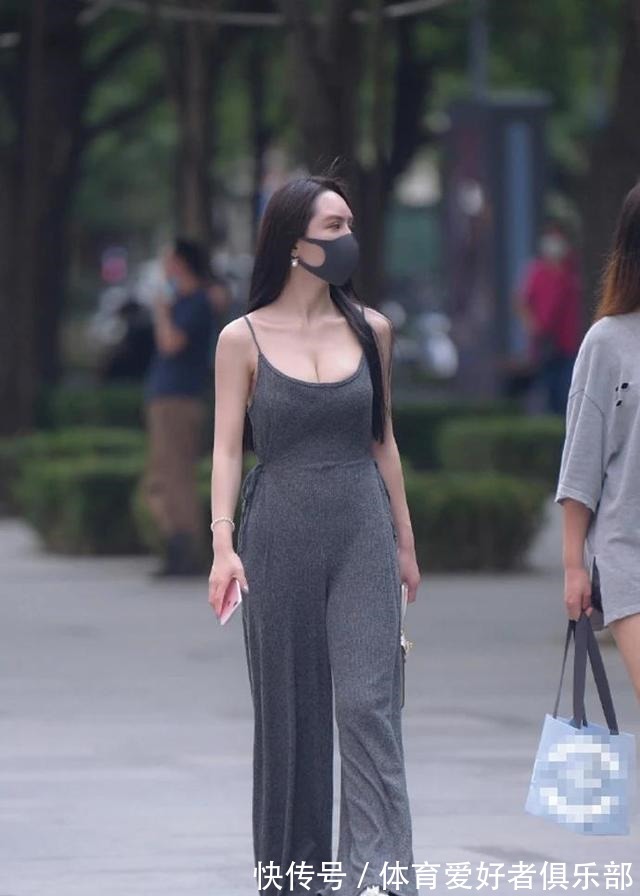 身材高挑 灰色纯棉吊带连体裤，身材高挑气质出众小姐姐穿起来既时尚又舒适！