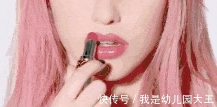 色号 化妆师建议涂口红不要用“嘴抿”,教你正确方法,不沾杯不掉色!