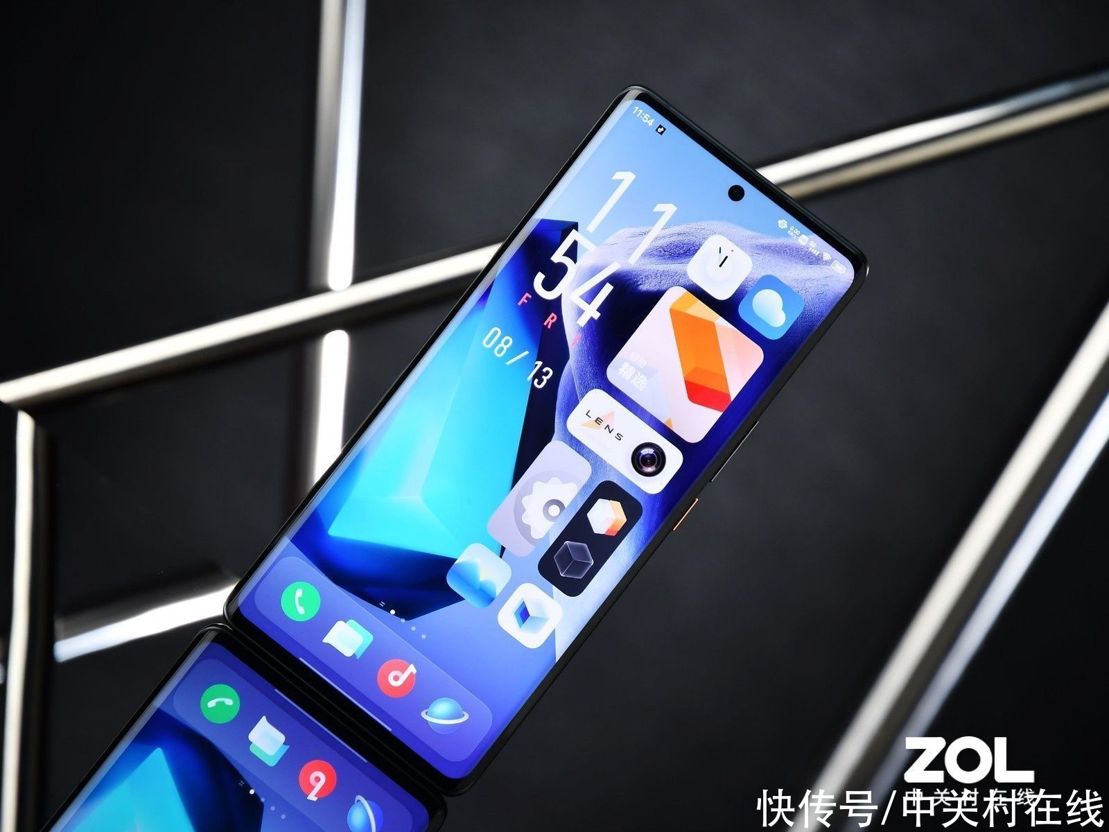 oled|高端旗舰该有什么气质？iQOO 8 Pro图赏