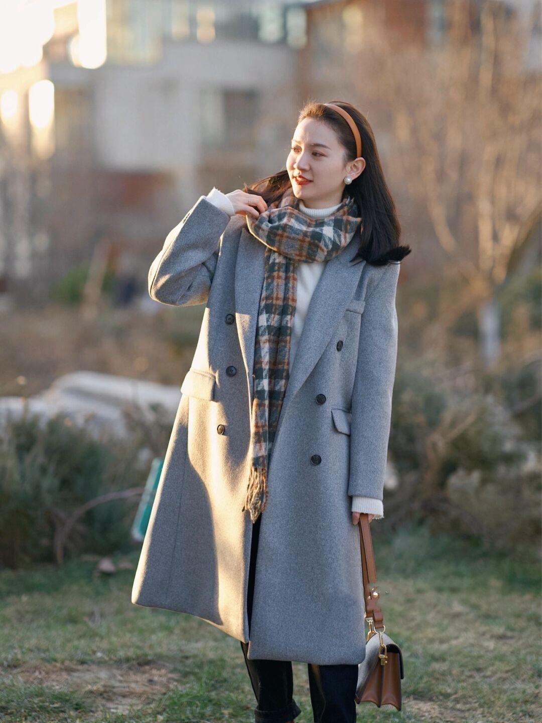 百搭 “大衣”才是冬季搭配的王者单品，保暖舒适又百搭，美得高级