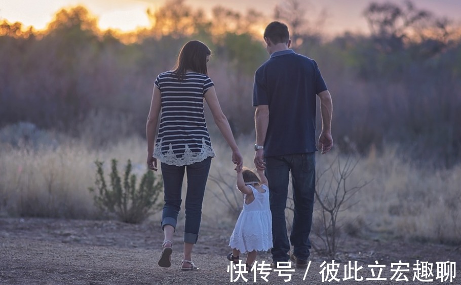 老两口|独生女的家庭,父母晚年生活幸福指数低,背后原因真实又扎心