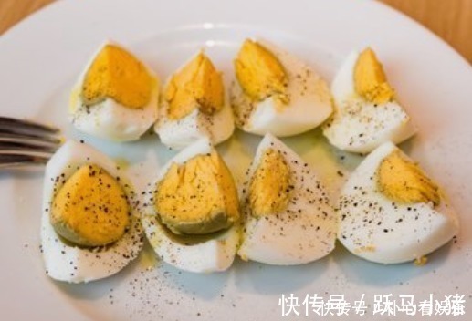 蛋壳|煮鸡蛋怎么煮才好吃多加一步,蛋壳轻轻一碰就碎,鸡蛋细滑爽口