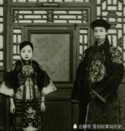 晚清|晚清夫妻老照片美丽惊艳的正室福晋,凤冠霞帔的新娘王妃