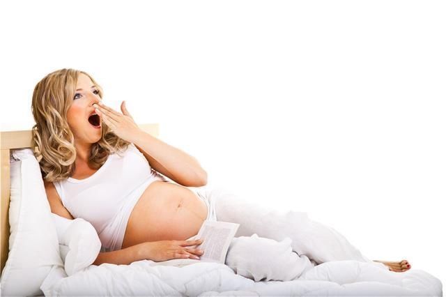 孕妇|孕期不要这样睡，宝宝出生后可能会有异常