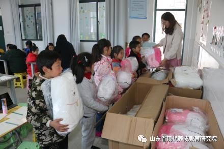 金寨县天堂寨中心小学的留守儿童有了自己的“知心姐姐”