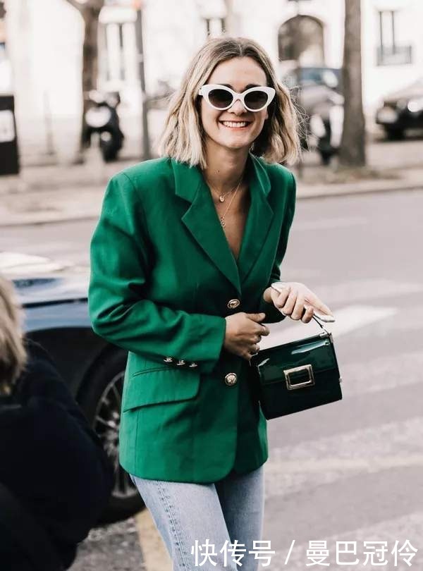 高级|奔六的女人,穿衣不要太繁琐!秋冬学会这样搭,越简单越高级