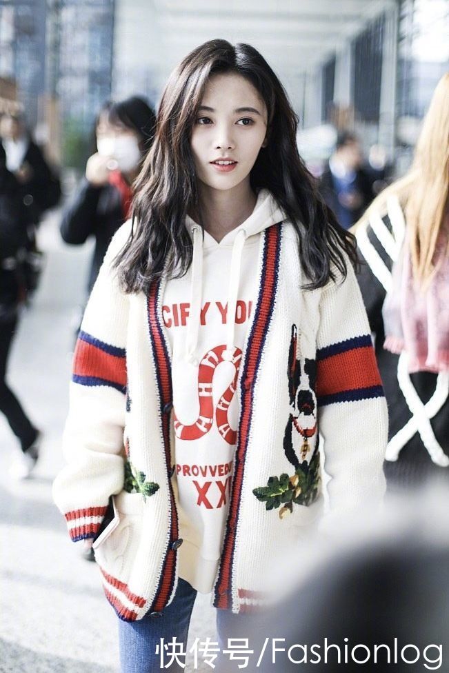 降温季节愁搭配？百搭减龄卫衣get起来，休闲时尚的必备款