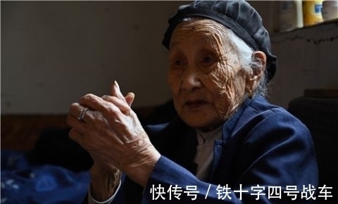 111岁长寿奶奶,喜欢吃花生米,1个月3斤不够,100岁时还能缝扇子