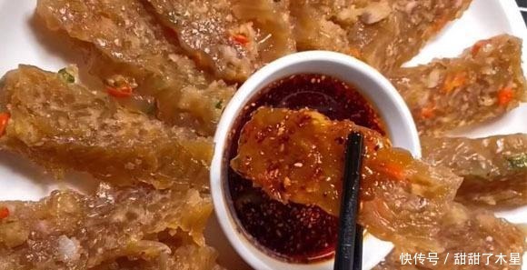这食材耐放又便宜,多买些存起来,泡软后一拌一蒸,蘸酱吃真过瘾