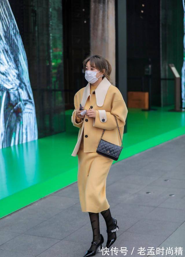 魅力 高跟鞋的魅力在于,搭配起来可优雅可甜心,一双长腿尽显身材比例